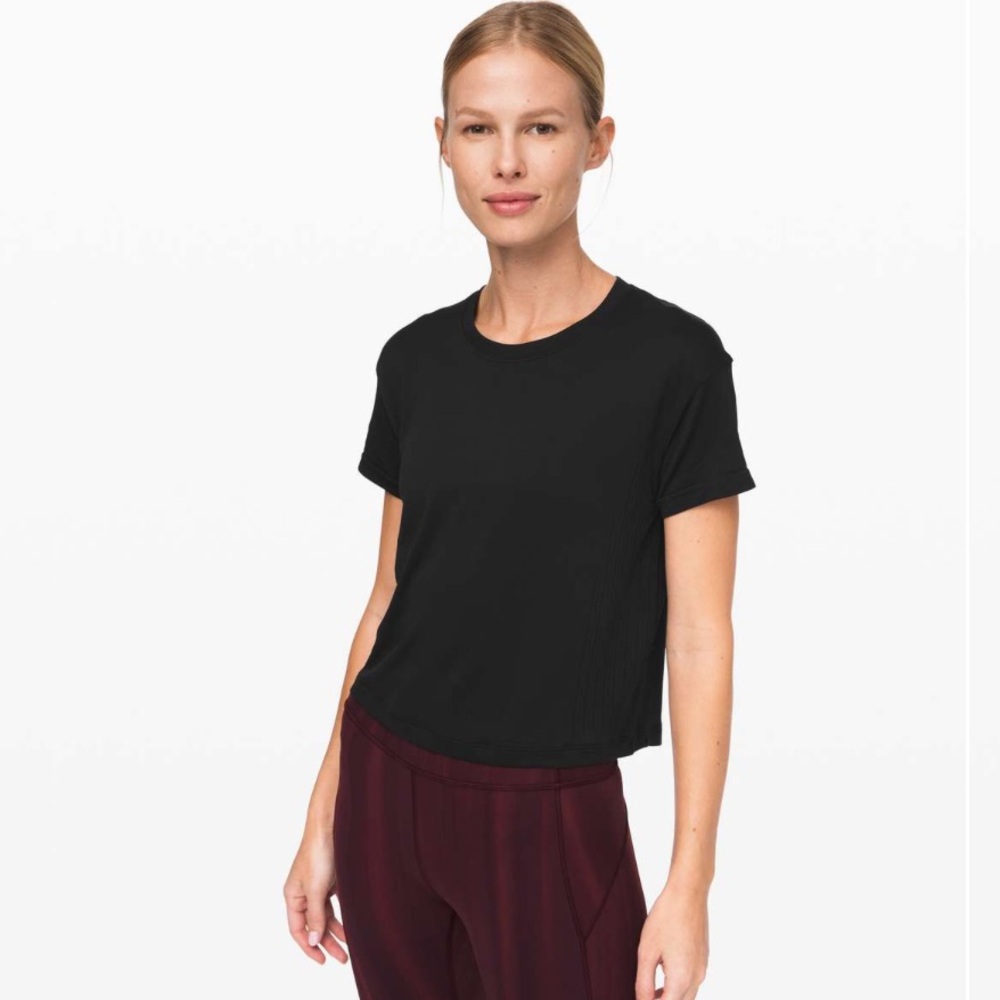 Lululemon train to be short sleeve